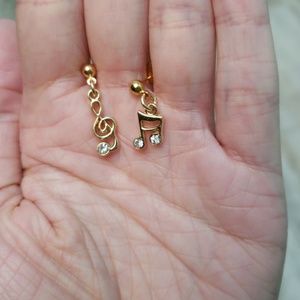 Musical earrings
